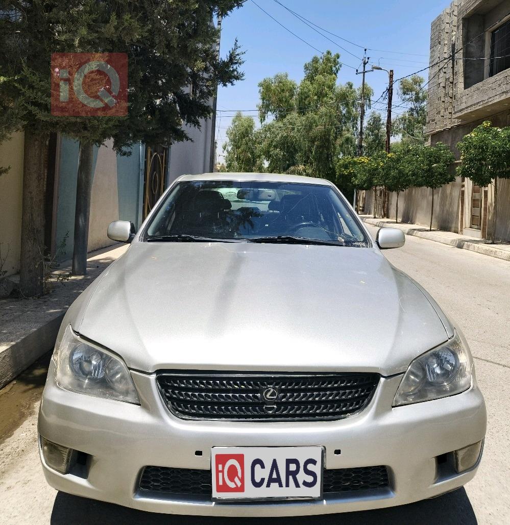 Lexus IS